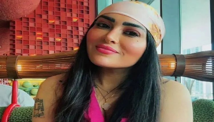 مي كمال الدين تعلن انفصالها عن الفنان أحمد مكي بشك...