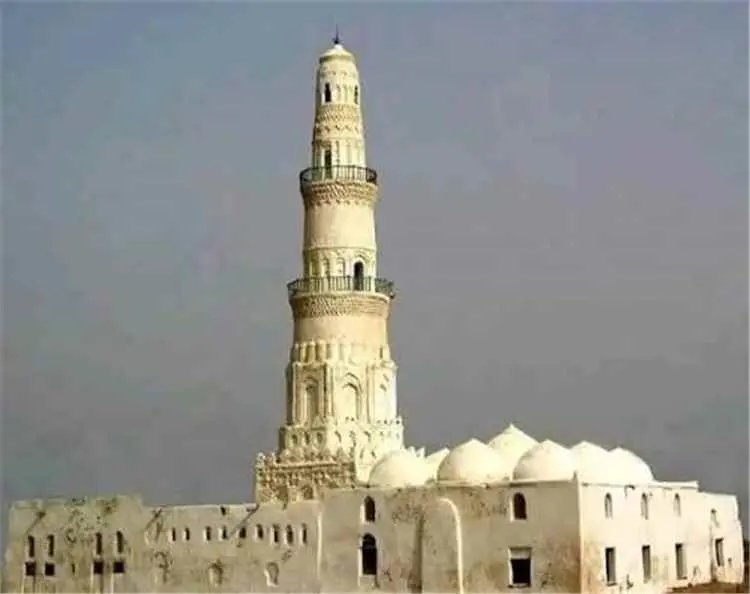 جامع الشاذلي في المخا.. حيث يمتزج التصوف بمزاج القهوة العالمي