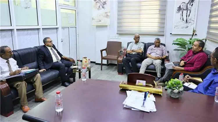 رئيس جامعة عدن يترأس اجتماعًا لمناقشة مشروع المكتب...