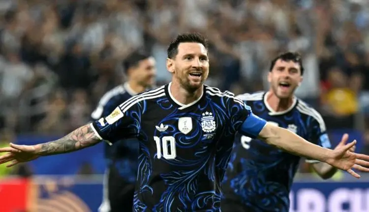 ما سر ظهور ليونيل ميسي بشكلٍ مفاجئ بجانب توم هولان...