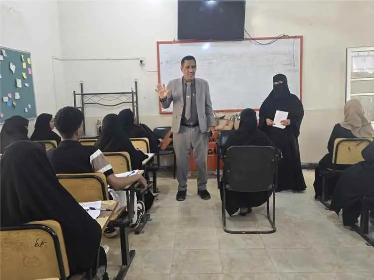 كلية اللغات بجامعة عدن تختتم امتحاناتها للفصل الثا...