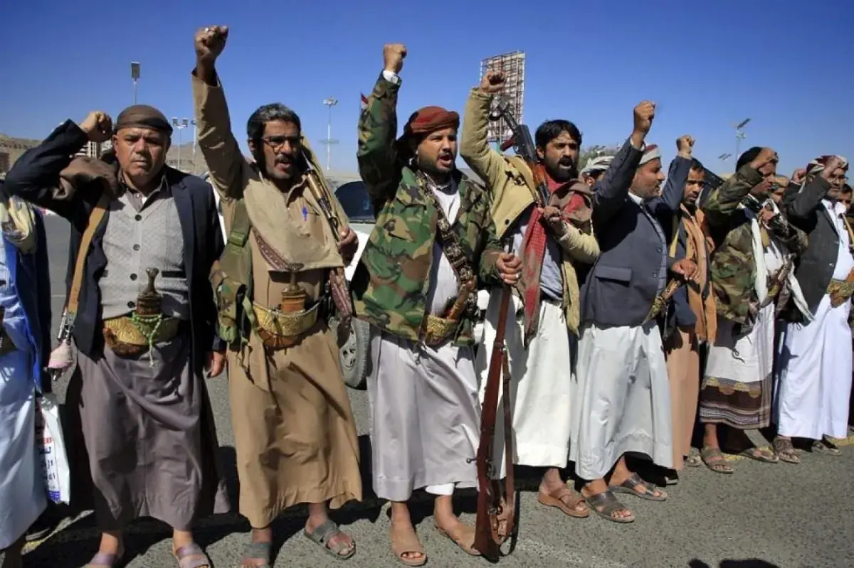 الحوثيون يدفنون 9 من عناصرهم بينهم قيادات في جبهات...