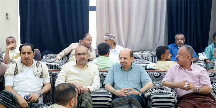 رئيس الوزراء وزير الخارجية يحضر في عدن مجلسي عزاء...