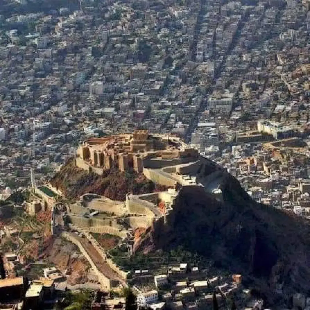 تعز.. "فنادق الاستغلال" تستنزف الزوار وتغيب عنها ا...