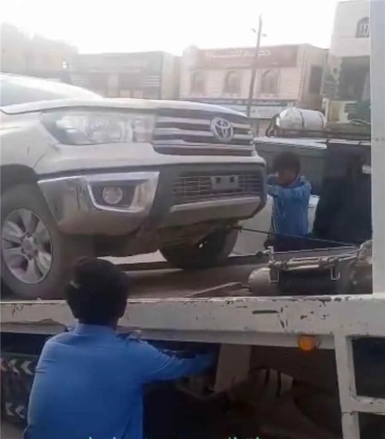 شرطة السير بشبوة تواصل حملة إزالة السيارات المخالف...