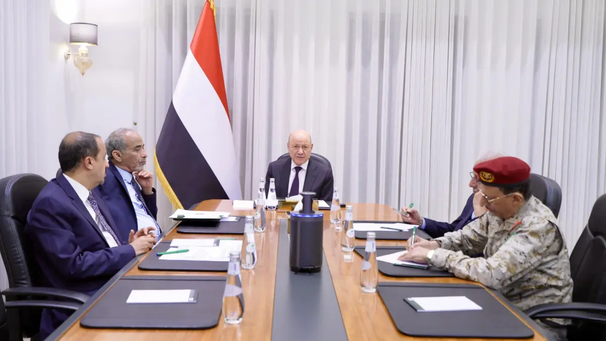 مجلس القيادة الرئاسي يعقد اجتماعًا استثنائيًا طارئ...