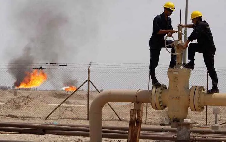 خبير اقتصادي يطرح 3 سيناريوهات لاستئناف إنتاج النف...