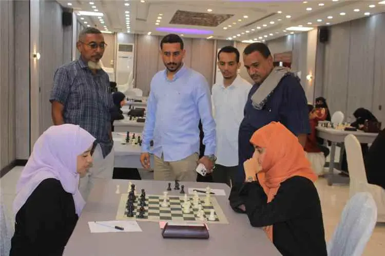 مدير شباب لحج يتفقد بطلات الجمهورية للشطرنج في عدن...