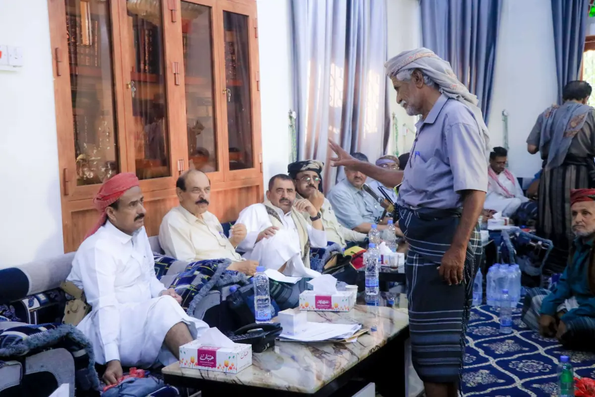 بمساعٍ وجهود حثيثة من المحافظ "ابن الوزير".. احتواء تداعيات قضية قبلية وتمديد الصلح بين قبائل "الطواسل