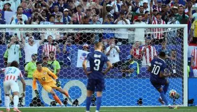 فرنسا إلى ربع النهائي لملاقاة المغرب