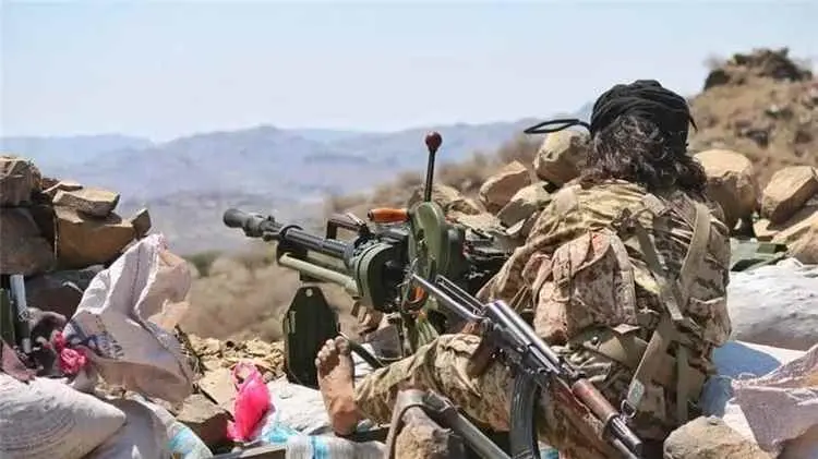 استشهاد 12 جنديًا في هجوم حوثي مباغت على مواقع عسك...