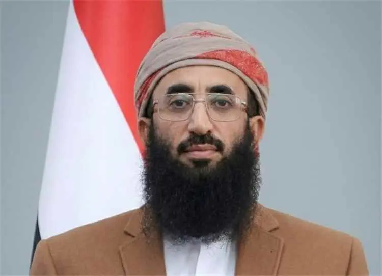 وزير الأوقاف يدعو اليمنيين إلى الالتفاف حول الدولة لمواجهة التدخلات الإيرانية
