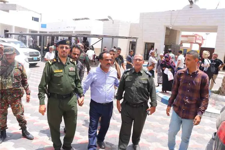 مدير عام خور مكسر يستقبل وكيل وزارة الداخلية لقطاع الخدمات المدنية ويطلعان على سير العمل بمركز الأحوال المدنية