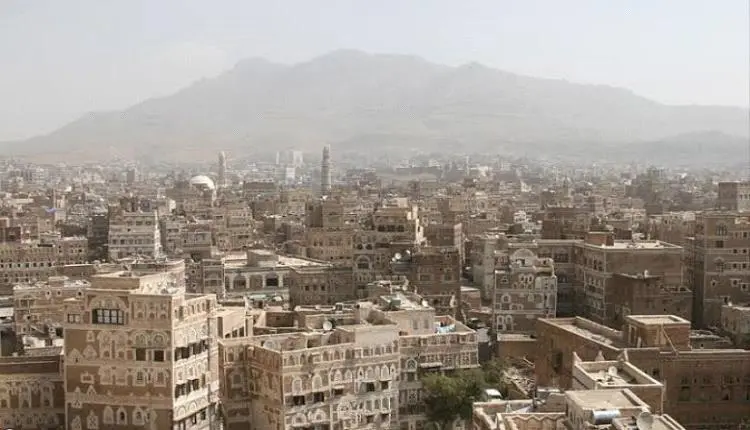 مُطلقة تترصد زوجها فيصنعاء وتصفيه بـ5 طعنات داخل سوق شعبي وأمام المارة