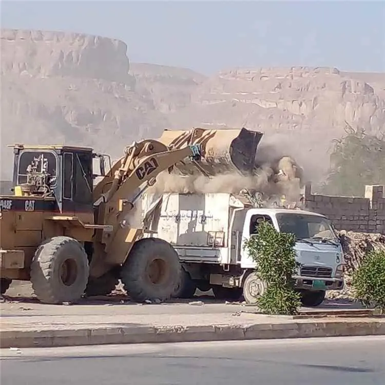 وحدة النظافة بتريم تواصل حملاتها الأسبوعية بحملة نظافة في المطار والفجير والخط الدائري ومسيلة فضلون