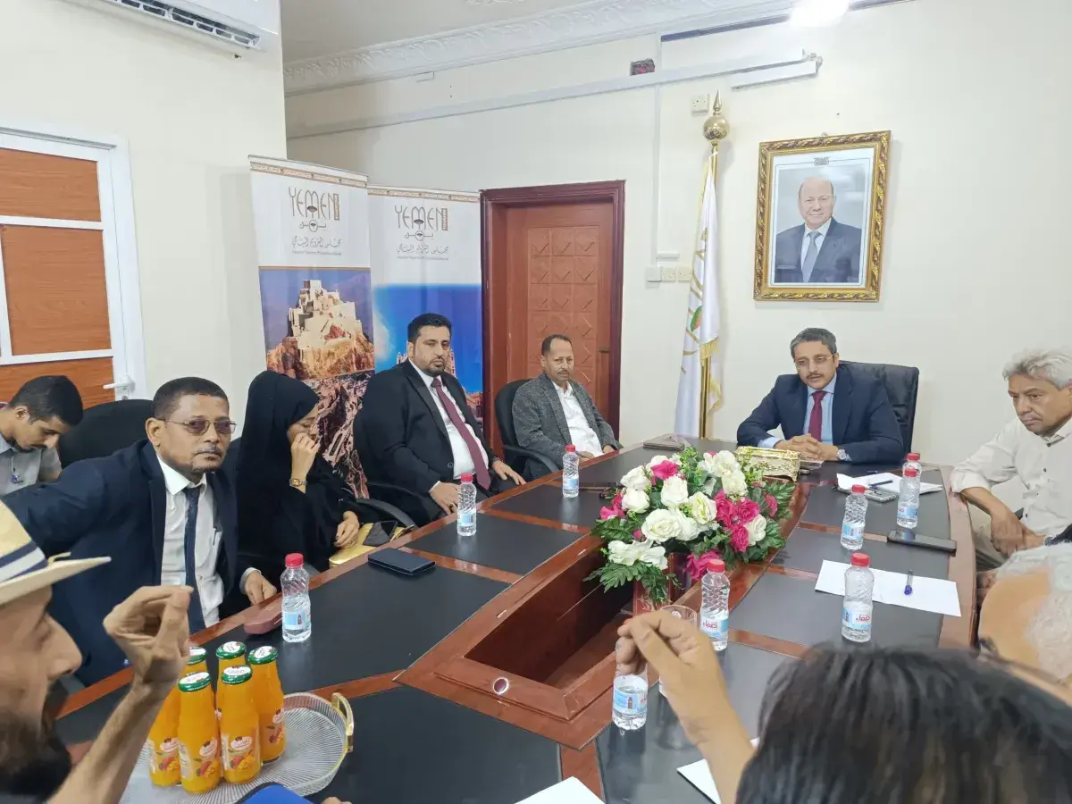 وزير الثقافة والسياحة يناقش تطوير القطاع الفندقي و...
