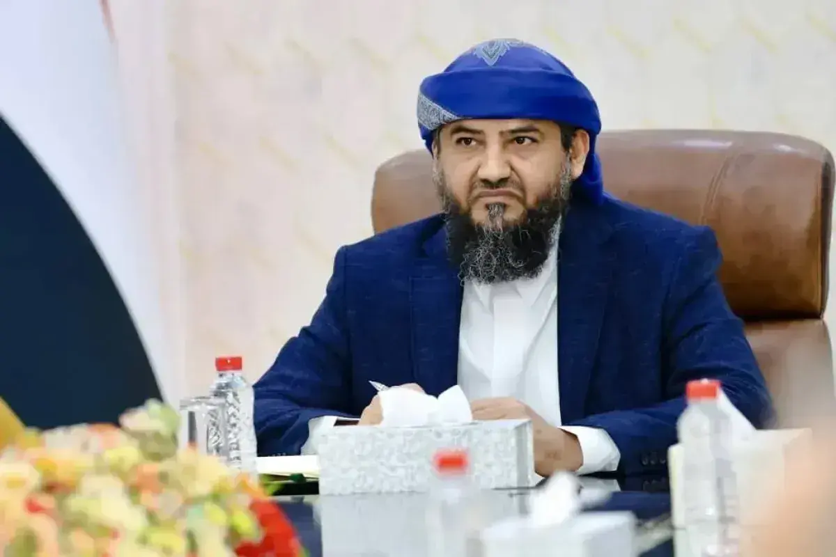 المحرمي يبحث الأوضاع الأمنية والخدمية في المحافظات...