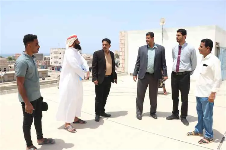 وكيل حضرموت للشؤون الفنية يسلّم موقع مشروع منظومة...
