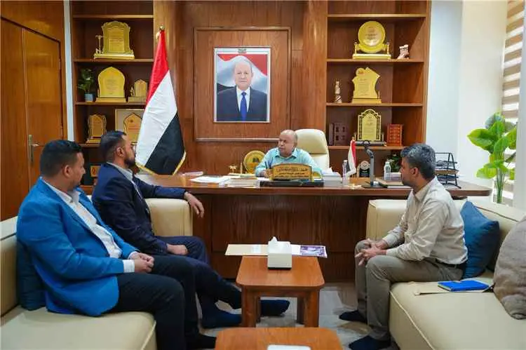 عضو مجلس القيادة الخنبشي يؤكد أهمية تطوير إنتاج وت...
