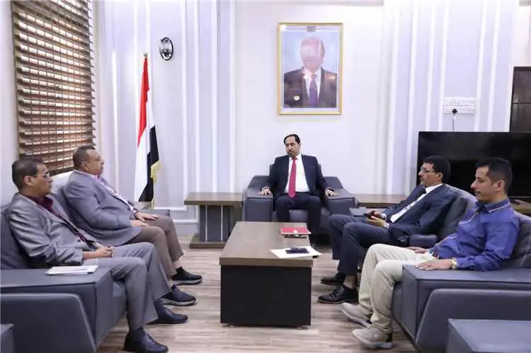 الوزير البكري يلتقي أمين عام "مؤسسة الناصر للتنمية...