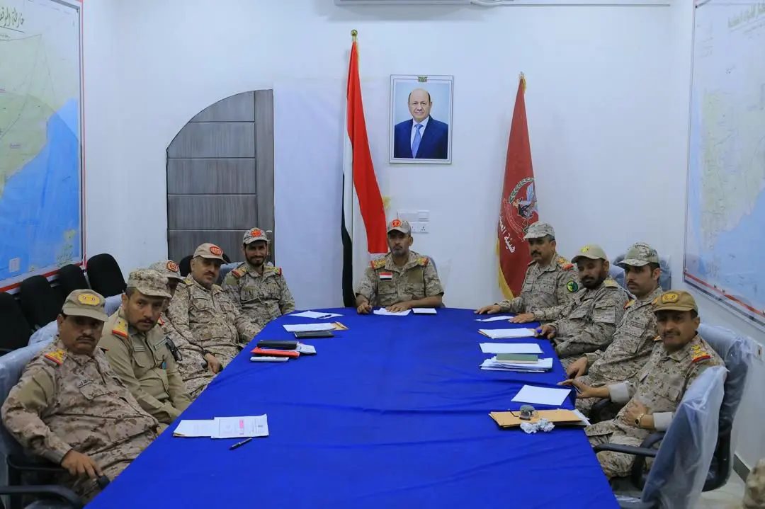قادة الجيش الوطني يجتمعون في مأرب وصدور توجيهات رئاسية عاجلة برفع الجاهزية إلى الدرجة القصوى