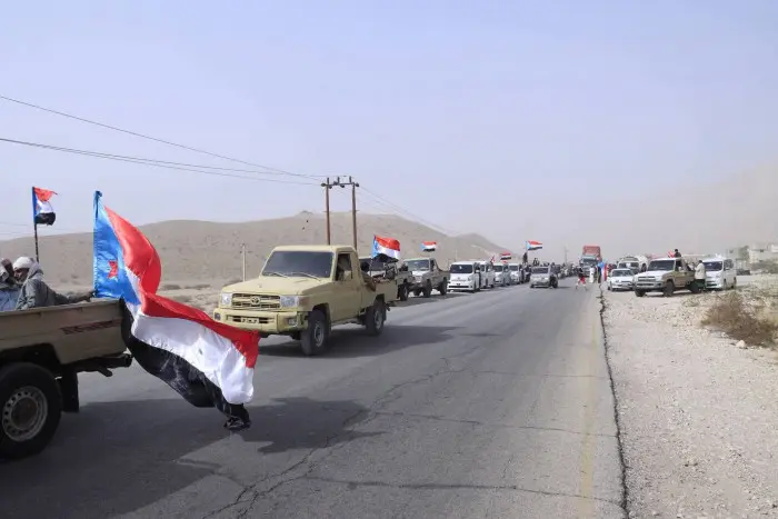 موكب جماهيري يغادر عتق للمشاركة بمليونية رفض الوصا...
