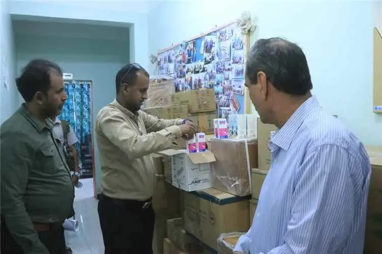 هشلة يدشّن استلام الأدوية والمحاليل المقدمة من السلطة المحلية لمركزي الأورام وغسيل الكلى في عتق