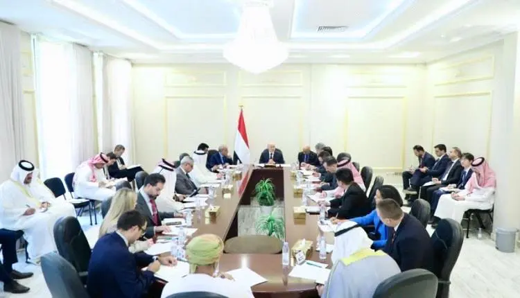 العليمي يدعو إلى موقف دولي حازم بعد "الخرق الإيران...