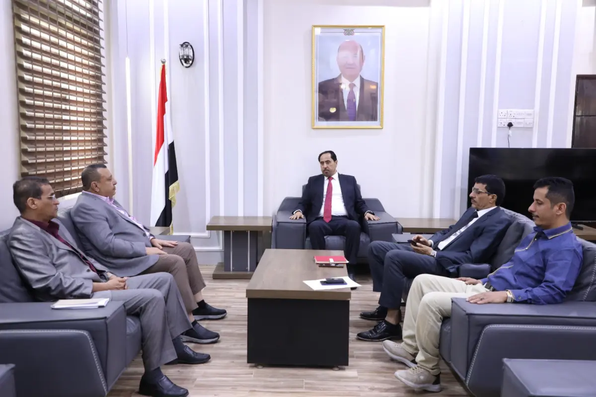 وزير الشباب والرياضة يناقش مع مؤسسة الناصر للتنمية...