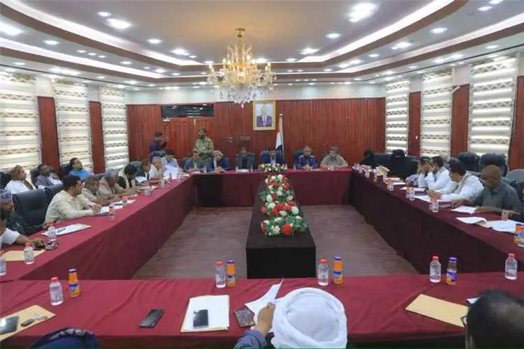 تنفيذي المهرة يناقش تقارير الأداء المالي والجمركي...