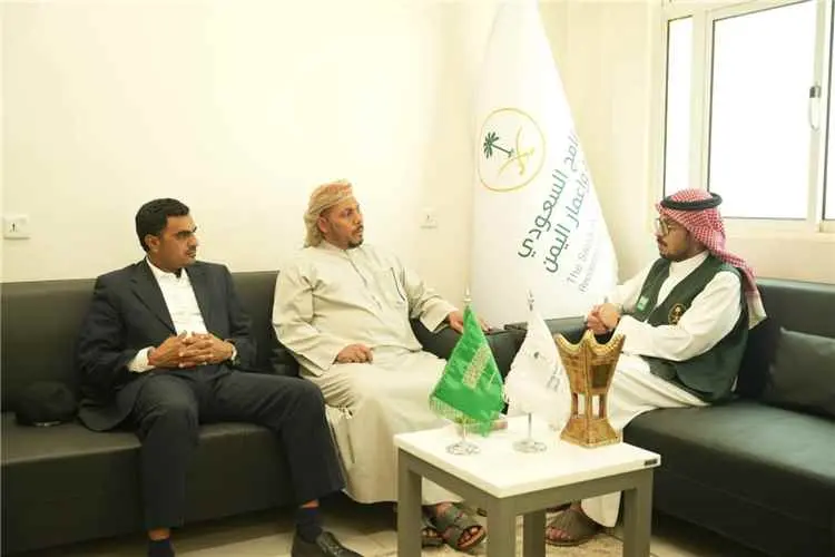 محافظ سقطرى يناقش مع البرنامج السعودي احتياجات الأ...