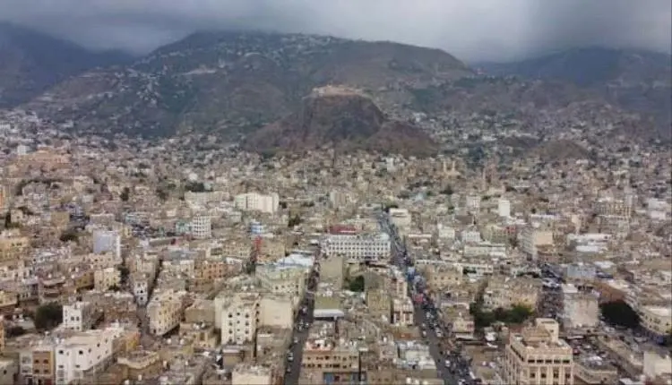 قيادات عسكرية إخوانية ترفض إخلاء منازل مدنية في تعز