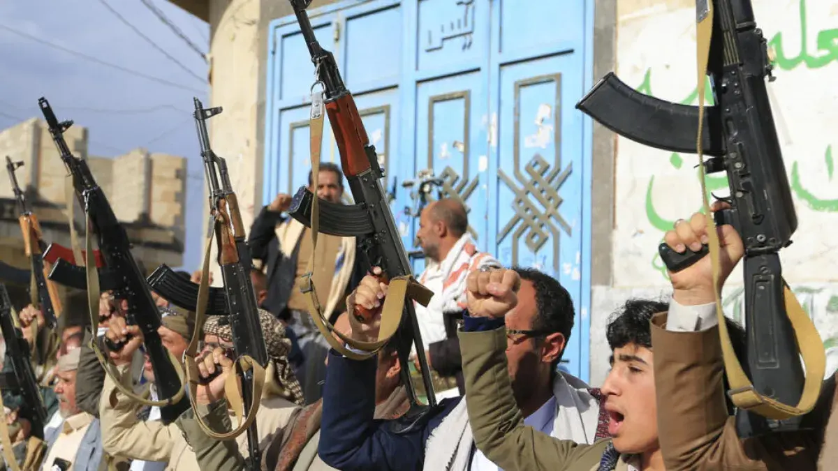 وسط ترقب وحالة تأهب في المنطقة.. عصابة الحوثي تحشد...