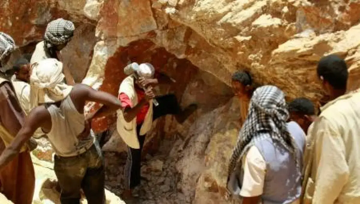 السودان.. مصرع 15 منقباً في انهيار منجم بمنطقة واد...