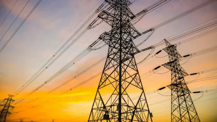 نيسو ترفع تقديرات تطوير شبكة الكهرباء البريطانية ل...