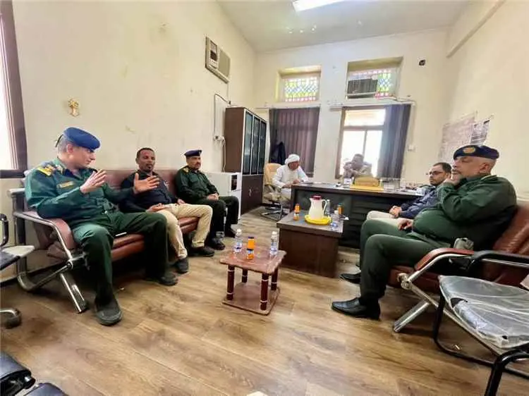 رئيس نيابة استئناف سيئون يبحث مع قيادات أمنية تعزي...
