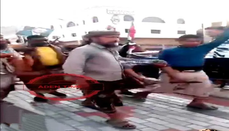 إصابة مواطن واعتقالات بحق متظاهرين في المكلا.. سلطة الخنبشي تمعن في إرهابها