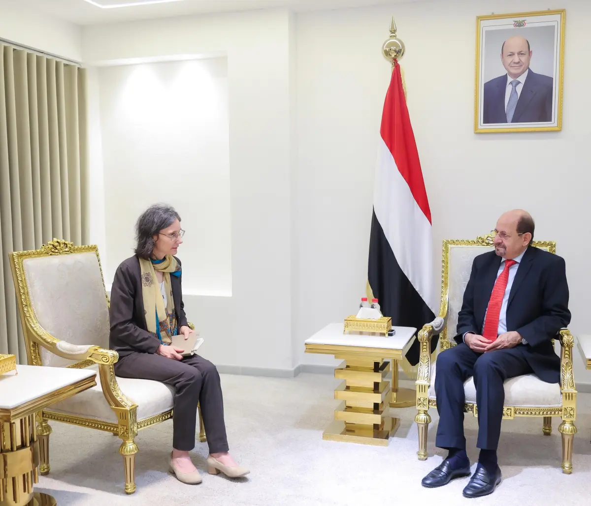 رئيس الوزراء وزير الخارجية يستقبل في عدن السفيرة ا...