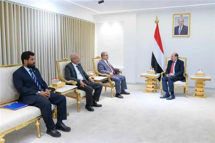 رئيس الوزراء يطلع على سير العملية التعليمية والأكاديمية بجامعة حضرموت