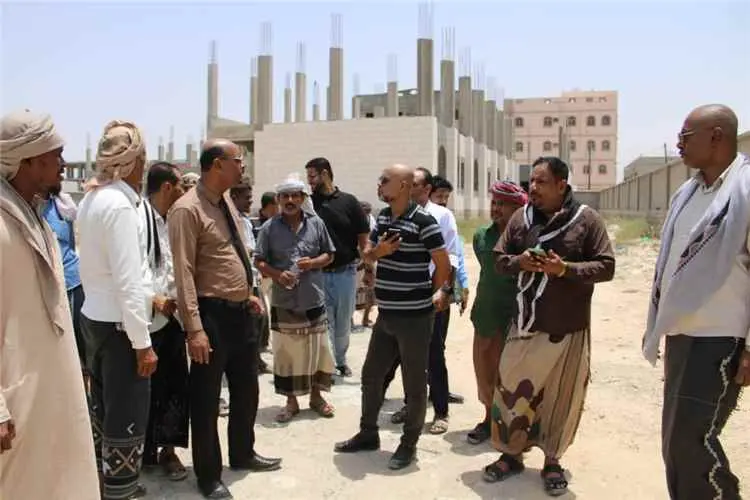 مدير عام المكلا يقود نزولاً ميدانياً إلى أحياء فوه...