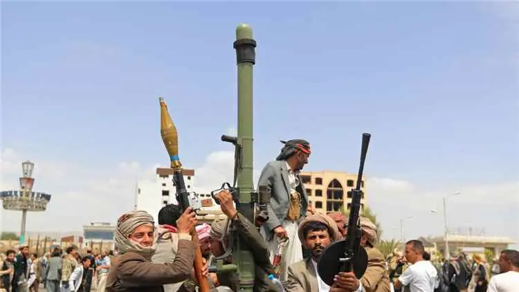 تحشيد عسكري في اليمن يُنذر بعودة الحرب