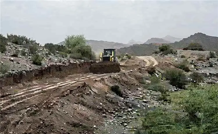 مليشيا الحوثي تشق طرقاً جديدة غربي تعز لتعزيز تحرك...