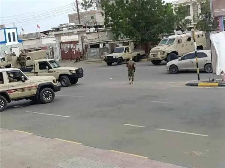 عاجل | توتر أمني في أبين وإطلاق نار داخل قاعة اجتماع أمني بحضور المحافظ