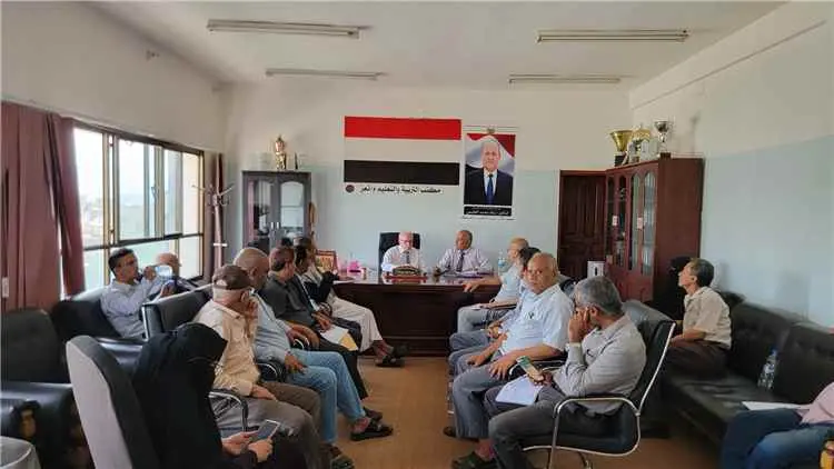 وكيل محافظة تعز يؤكد أهمية الارتقاء بمستوى الخدمات...