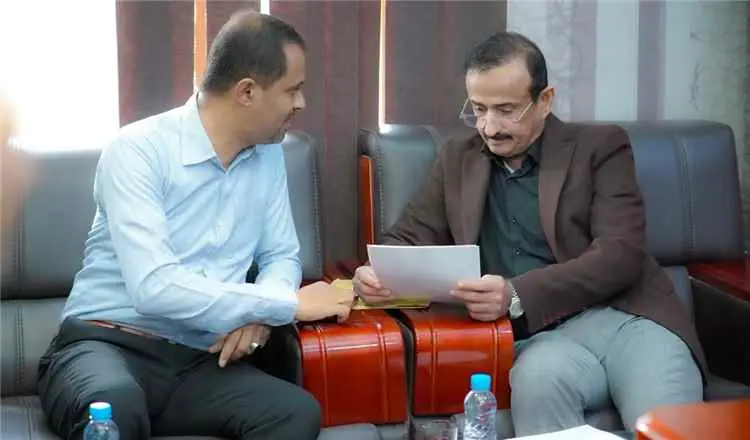 المحافظ بن الوزير يناقش أداء المؤسسة العامة للتأمي...