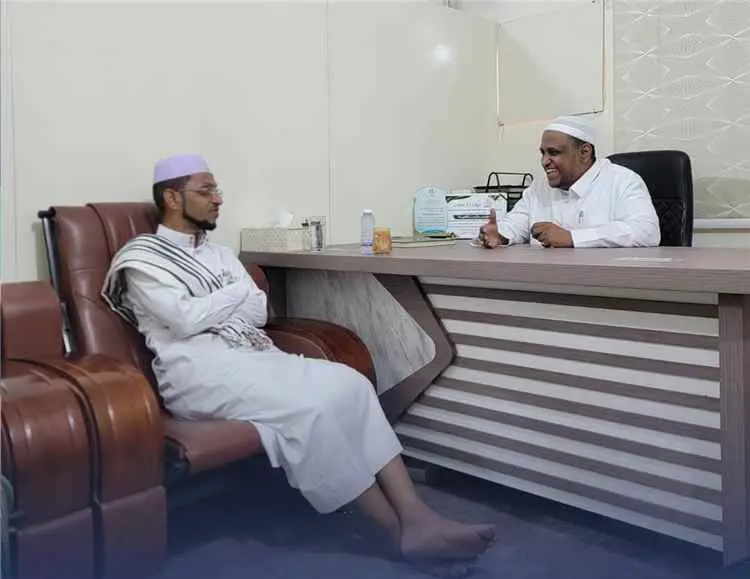 رئيس مؤسسة الصفوة للتنمية يزور مؤسسة يسر للتنمية بحضرموت لبحث آفاق التعاون والشراكة