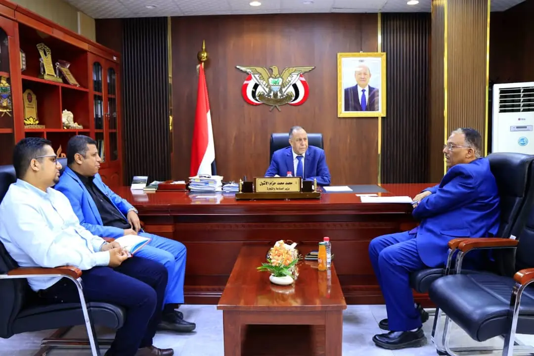 وزير الصناعة والتجارة يناقش مع رئيس مصلحة الجمارك...