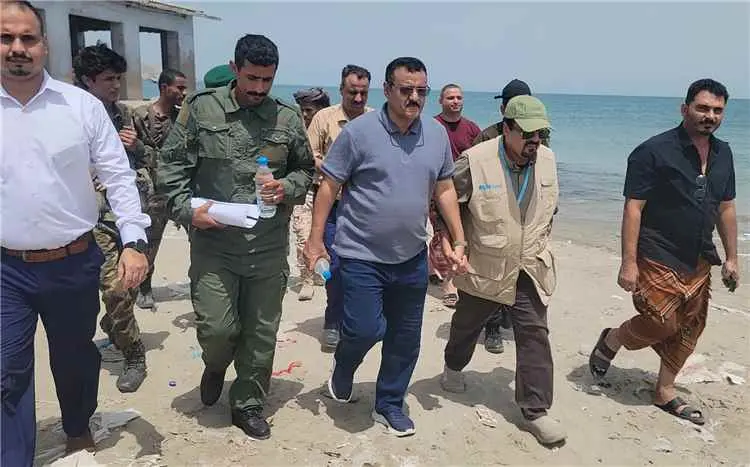 مدير عام البريقة وممثل من اليونبس يطلعان على إحتياجات المديرية من المشاريع الخدمية والإنمائية