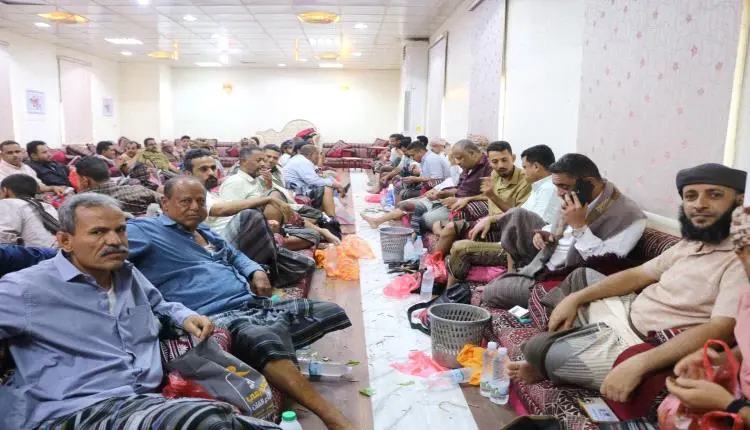 لقاء قبلي حاشد لأبناء ردفان في عدن يمهل السلطات 24 ساعة ويهدد بالتصعيد القبلي المـ.ـسلح