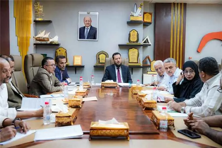برئاسة المحافظ عبد الرحمن شيخ..إقرار حزمة من المشاريع في قطاعات الطرق والمياه والصرف الصحي والأشغال العامة